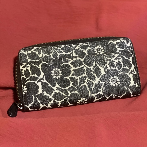 Coach accordion wallet - Picture 3 of 7